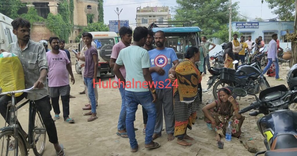 बच्चों को स्कूल से लाने जा रही स्कूटी सवार महिला को अनियंत्रित कंटेनर ने रौंदा ; मचा कोहराम