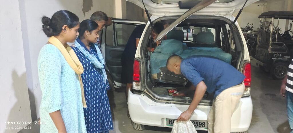 लग्जरी कार में तहखाना बनाकर छुपाया गया था 565 पीस टेट्रा पैक विदेशी शराब ; चेकपोस्ट पर दो गिरफ्तार