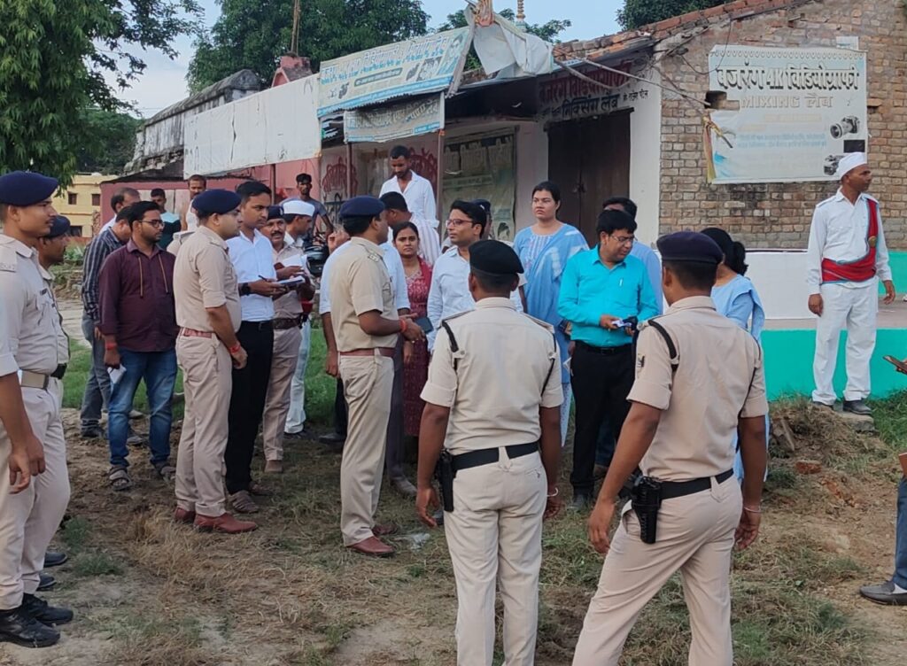 सारण में बिहार CM के आगमन को लेकर डीएम एसपी ने किया कार्यक्रम स्थल का निरीक्षण