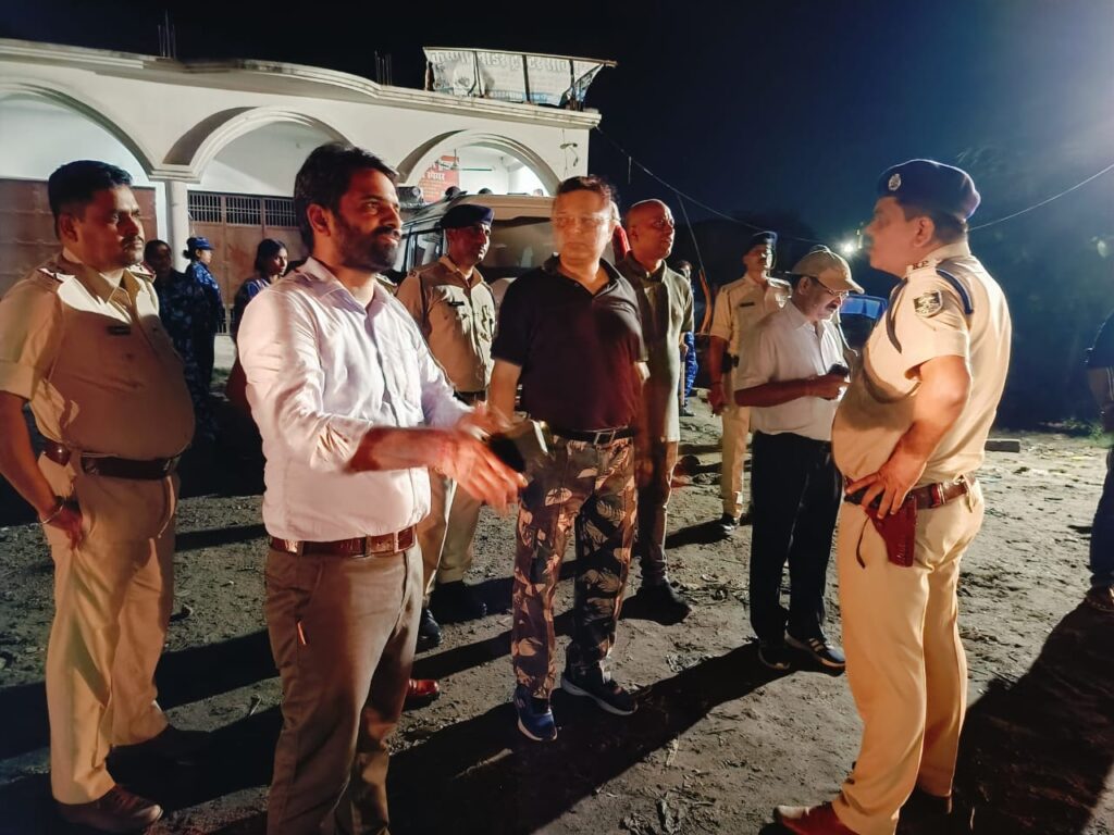 अवैध बालू परिवहन व ओवर लोडिंग के खिलाफ जिला प्रशासन की बड़ी कार्रवाई ; 16 ट्रक, दो ट्रैक्टर व 7920 घनफीट अवैध बालू भी जब्त