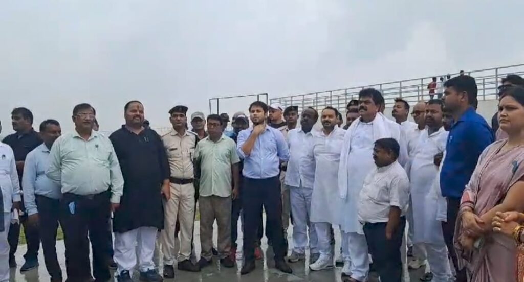 विश्वप्रसिद्व राजकीय पितृपक्ष मेला की तैयारियों को लेकर सीताकुंड का मेयर व नगर आयुक्त ने किया निरीक्षण