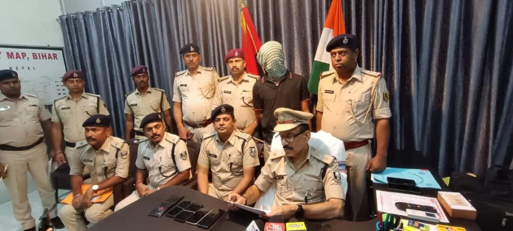 रेल पुलिस बन वसूली के चक्कर में बन बैठा साइको अपराधी ; वसूली के बाद भी ट्रेन से यात्रियों को फेंकता था