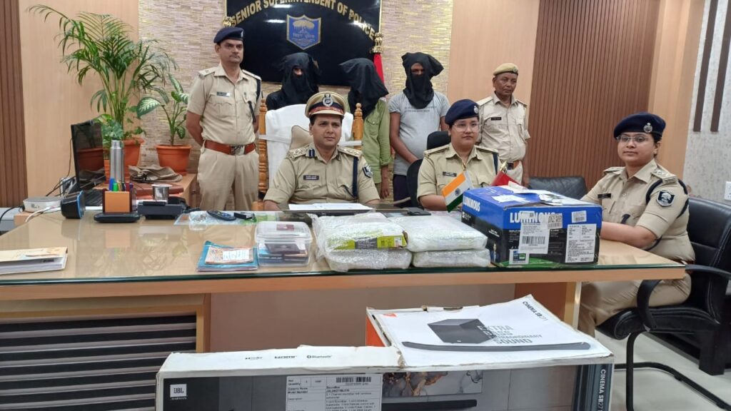 ऑनलाइन फ्रॉड करने वाले तीन साइबर अपराधियों को पुलिस ने किया गिरफतार