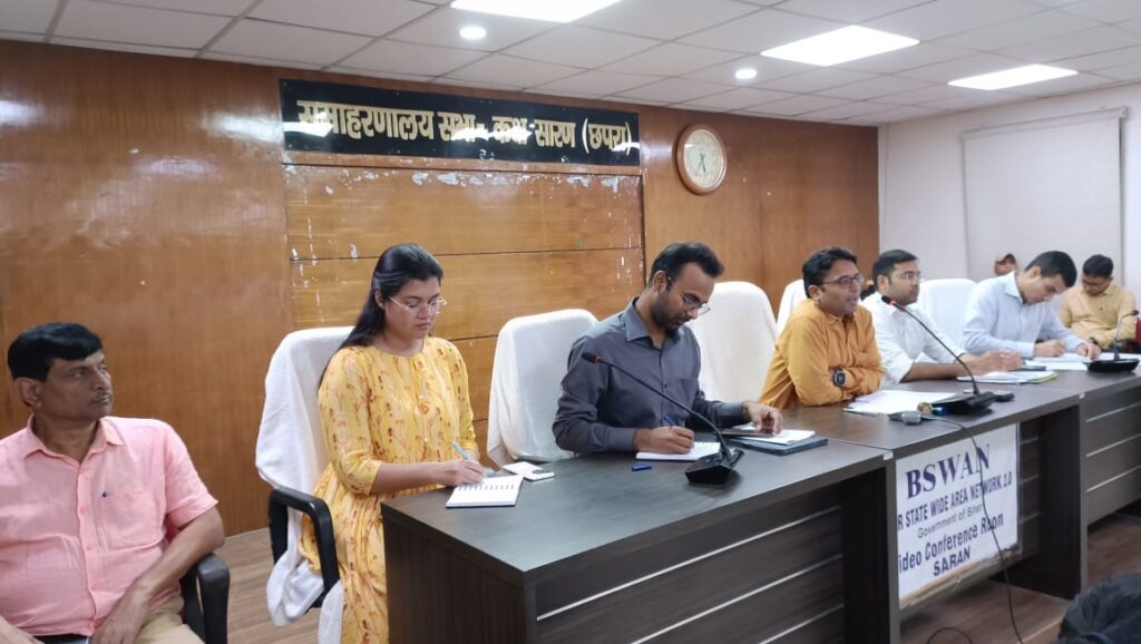 दशहरा पर प्रतिमा विसर्जन व शोभा यात्रा के लिये लाइसेन्स की अनिवार्यता, रोशनी, साफ-सफाई, स्थानीय शांति समिति की बैठक करने को लेकर डीएम ने बैठक कर दिया दिशानिर्देश