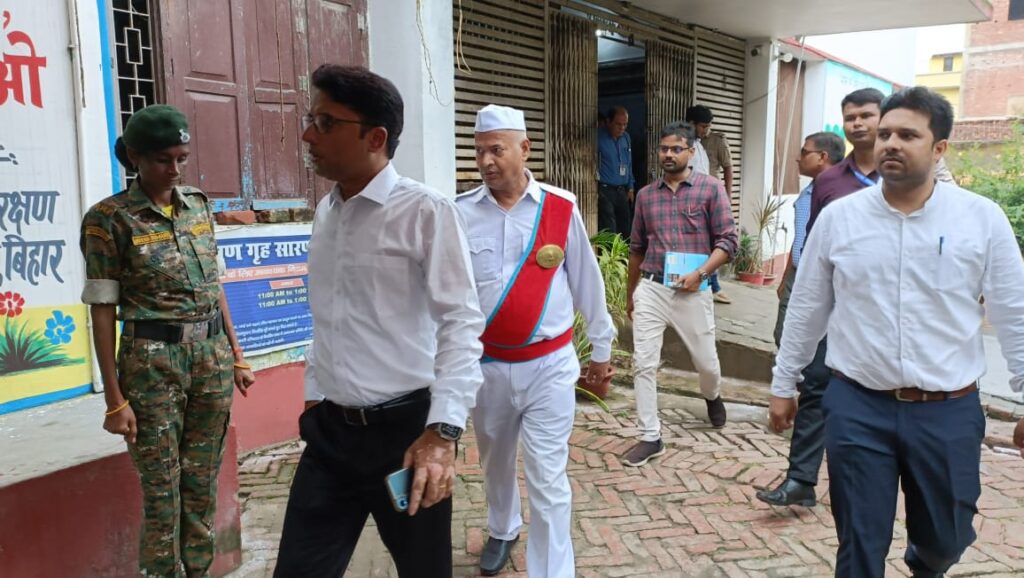 पर्यवेक्षण गृह सह बाल सुधार गृह का निरीक्षण कर सारण जिलाधिकारी ने जीर्णोद्धार के लिए दिया निर्देश