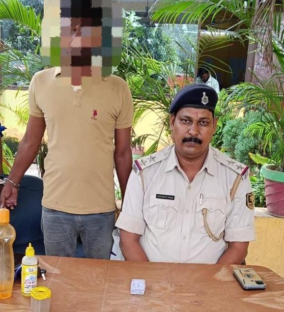 23.40 ग्रा0 स्मैक के साथ एक ड्रग पेडलर शहर से गिरफ्तार ; कई आपराधिक मामलों में भी थी पुलिस को तलाश