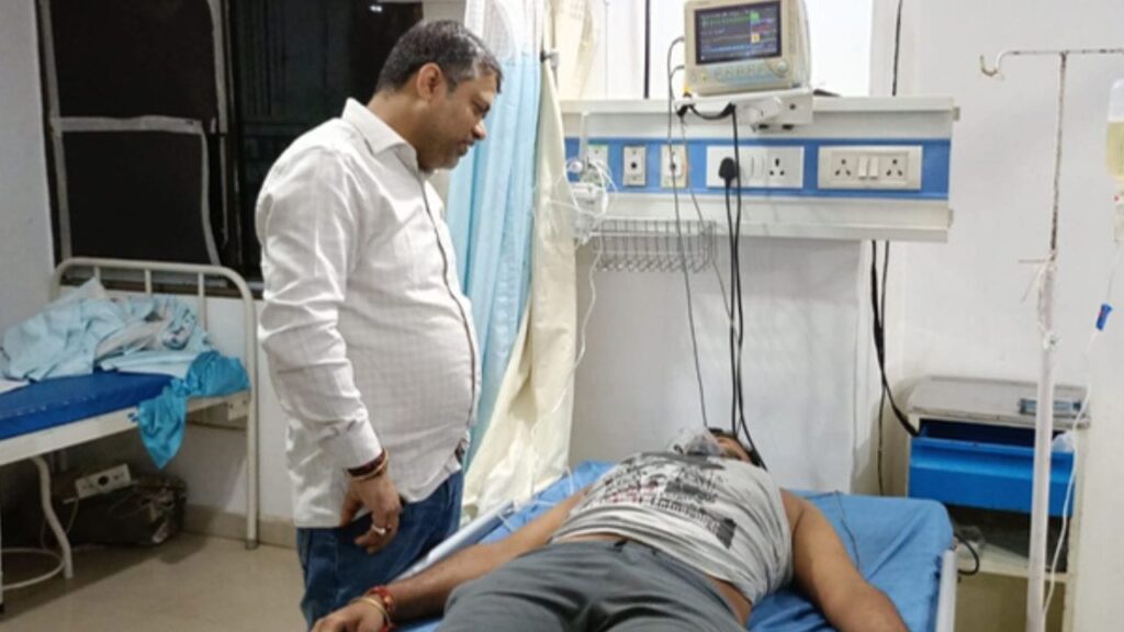 कपड़ा खरीदने के बाद ऑनलाइन किया पेमेंट ; फिर जाते-जाते दुकानदार को मार दी गोली