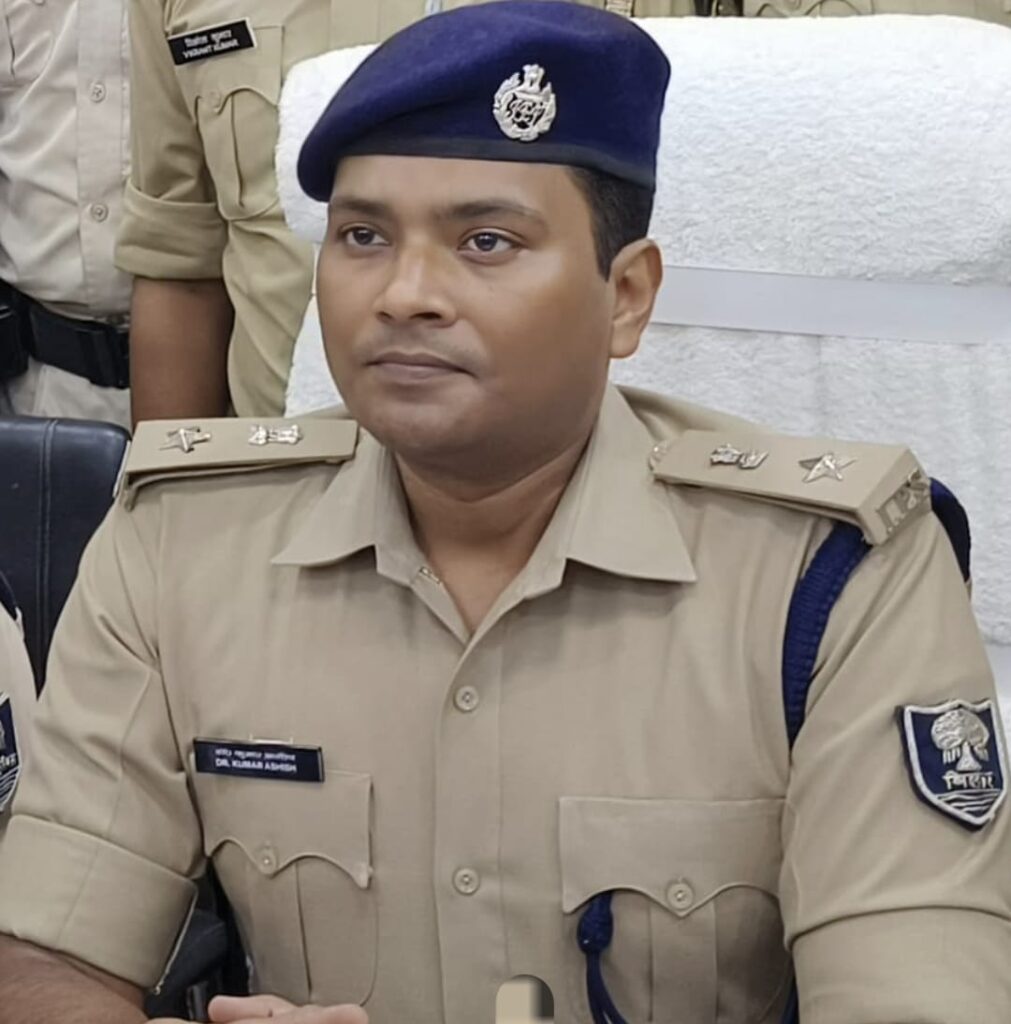 सारण पुलिस ने एक पखवाड़े में 3244 स्थानों पर छापामारी कर 10762.345 ली० शराब जब्त करते हुए 449 अभियुक्तों को किया गिरफ्तार