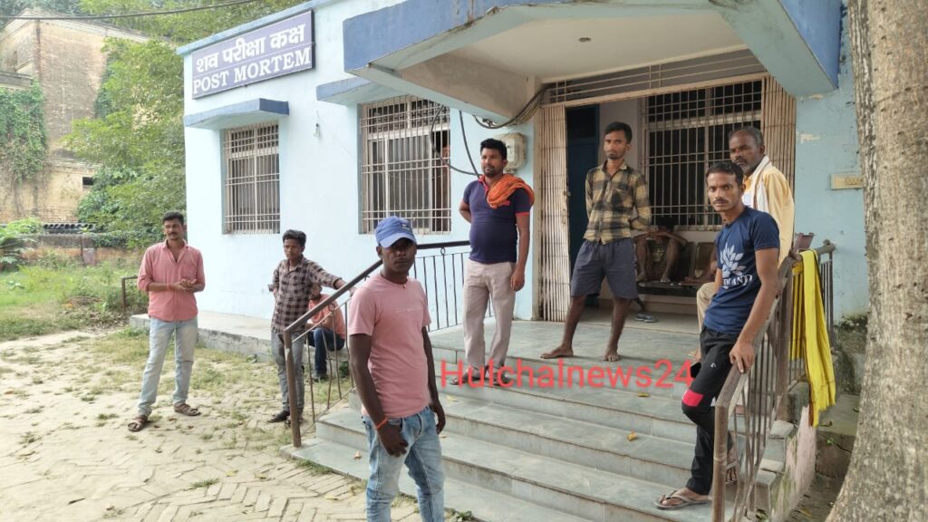 घर में फंदे से लटका मिला महिला का शव ; पहुंचे मायके वाले तो चलने लगे लाठी-डंडे, ससुराल वाले घर छोड़कर हुए फरार