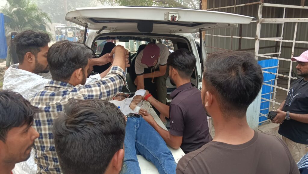 बाइक सवार अपराधियों ने दिनदहाड़े लैब टेक्नीशियन को मारी गोली