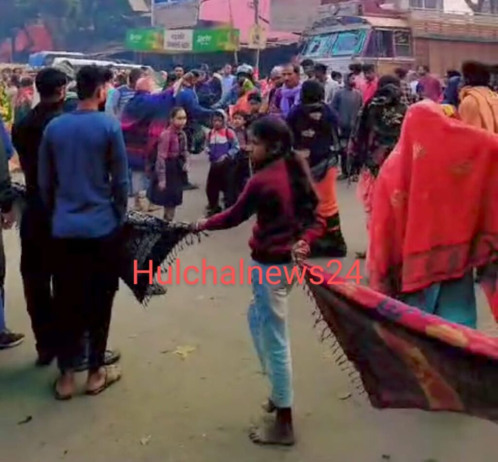 मैट्रिक के छात्र की गला दबाकर हत्या ; सड़क जाम कर ग्रामीणों ने किया प्रदर्शन