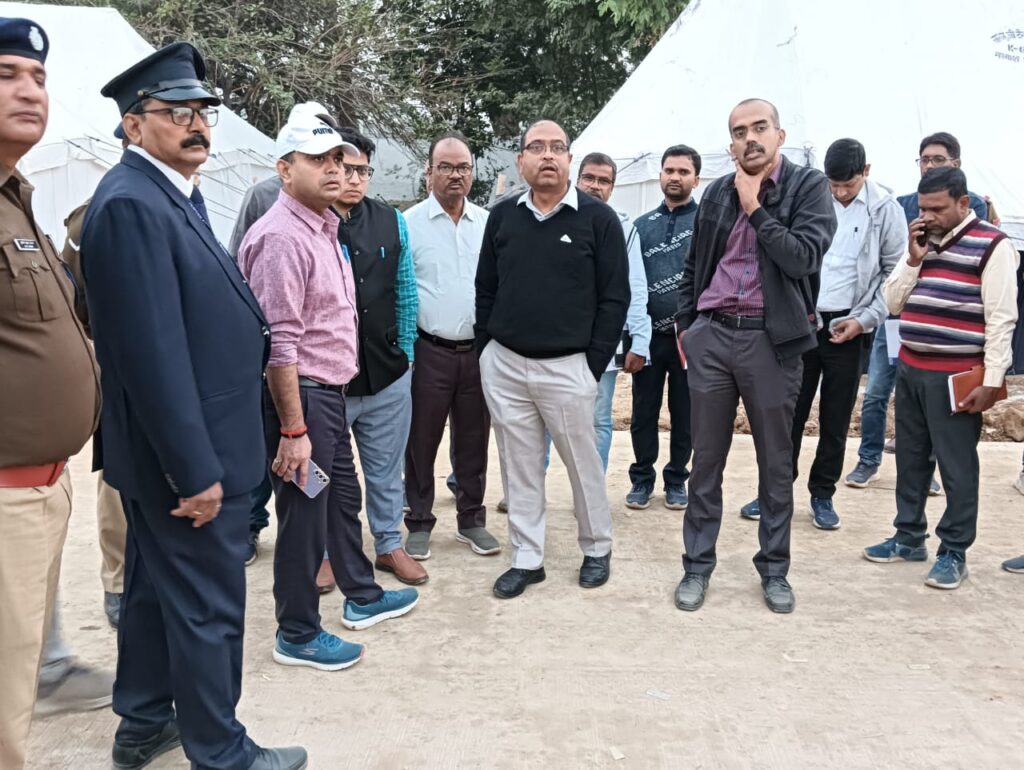 महाकुम्भ मेला-2025 को लेकर वाराणसी मंडल रेल प्रबंधक ने प्रयागराज का निरीक्षण कर यात्री सुविधाओं का लिया जायजा