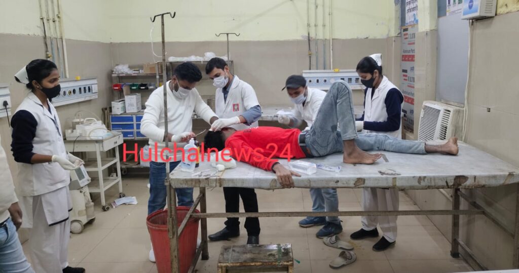 छपरा शहर के भगवान बाजार चौक पर चाकू घोंपकर एक छात्र को किया गंभीर ;  अस्पताल में भर्ती