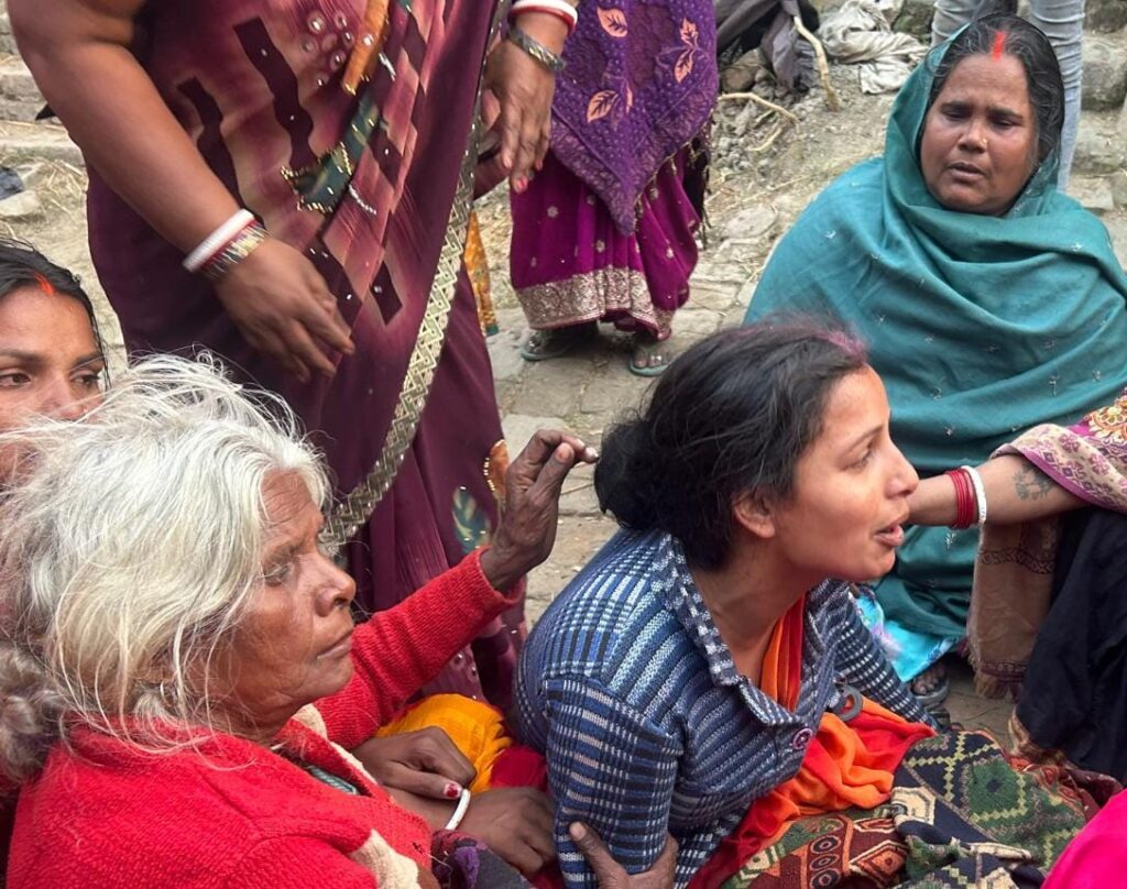 छपरा के युवक की गोपालगंज में पिकअप वैन पलटने से मौत ; मचा कोहराम