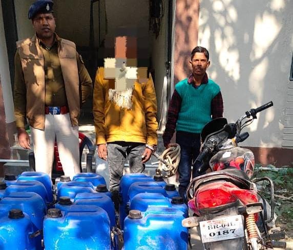 देसी शराब निर्माण के लिए लाया गया था 12 गैलन स्प्रिट ; पुलिस ने किया जब्त एक कारोबारी गिरफ्तार