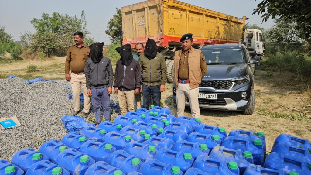 142 गैलन स्प्रिट के साथ हाईवा ट्रक एवं स्कॉट कर रही कार जब्त ; तीन तस्कर गिरफ्तार