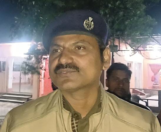 सड़क जाम कर पुलिस से मारपीट कर वाहन क्षतिग्रस्त करना पड़ा महंगा ; नामजद प्राथमिकी के बाद चार गिरफ्तार