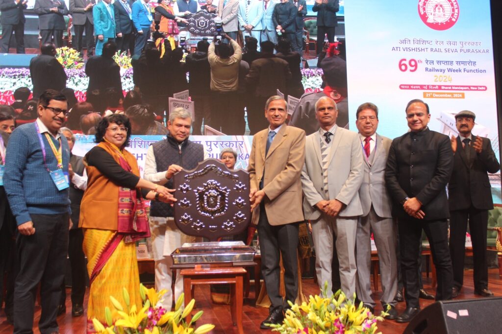पूर्वोत्तर रेलवे के महाप्रबंधक सौम्या माथुर के नेतृत्व में पूर्वोत्तर रेलवे ने रचा इतिहास ; रेल मंत्री ने तीन प्रतिष्ठित पुरस्कारों से किया सम्मानित