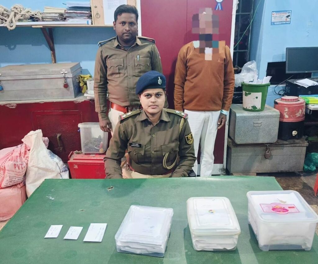 लाखों रूपए नकद एवं मादक पदार्थ के साथ एक तस्कर गिरफ्तार ; दो तस्कर फरार