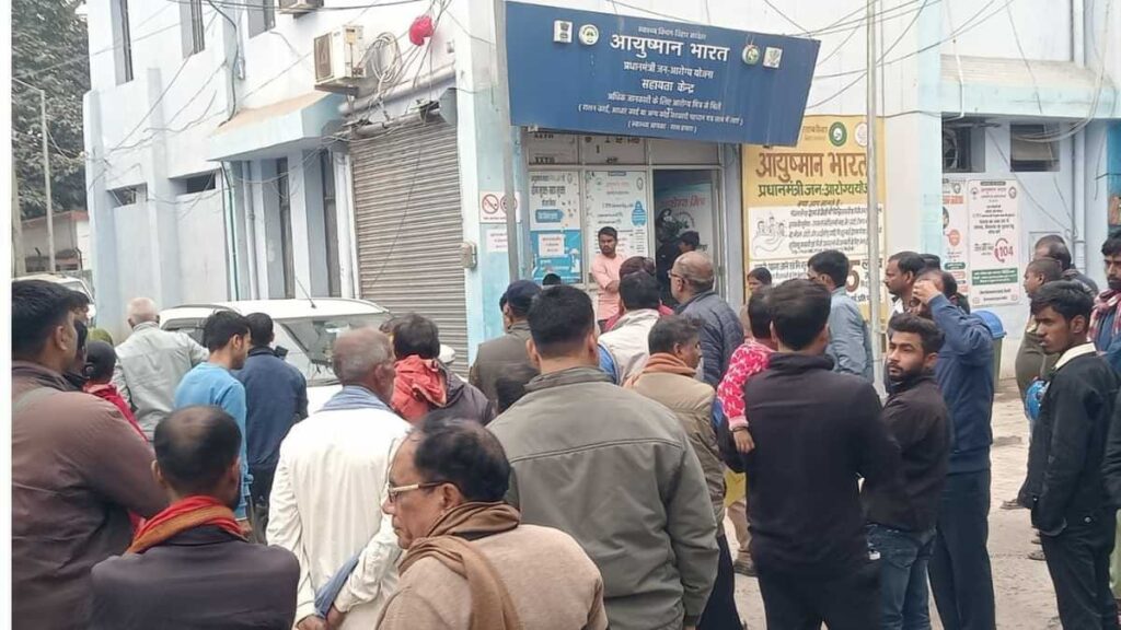 राजस्व कर्मचारी के मुंशी पर अपराधियों ने की अंधाधुंध फायरिंग ; लगी आधा दर्जन गोलियां, रेफर