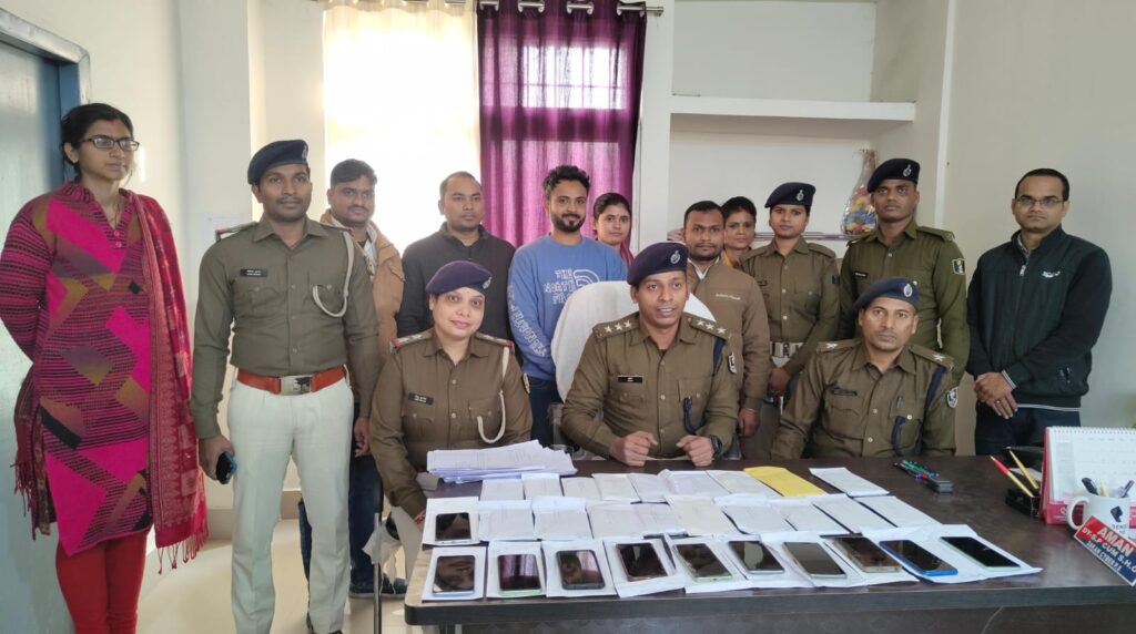 ऑपरेशन मुस्कान के तहत साइबर थाना ने 30 लोगों के चेहरे पर लौटायी मुस्कान ; लोगों ने कहा थैंक्स सारण पुलिस