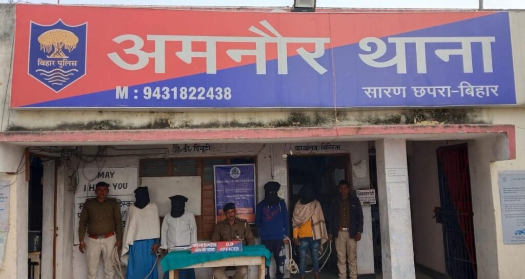 पॉक्सो एक्ट में दो व चोरी की बाइक के साथ तीन अभियुक्तों को गिरफ्तार कर पुलिस ने भेजा जेल