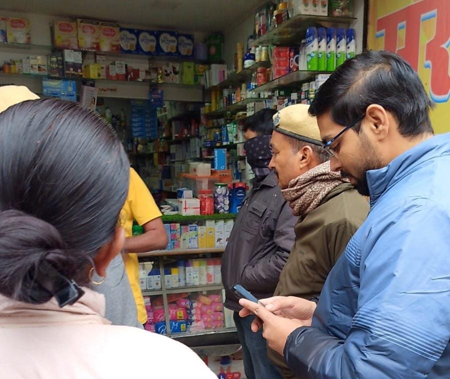 सिंगल यूज प्लास्टिक उपयोग के खिलाफ नगर निगम ने छेड़ा अभियान ; अनेक दुकानदारों को किया गया फाईन