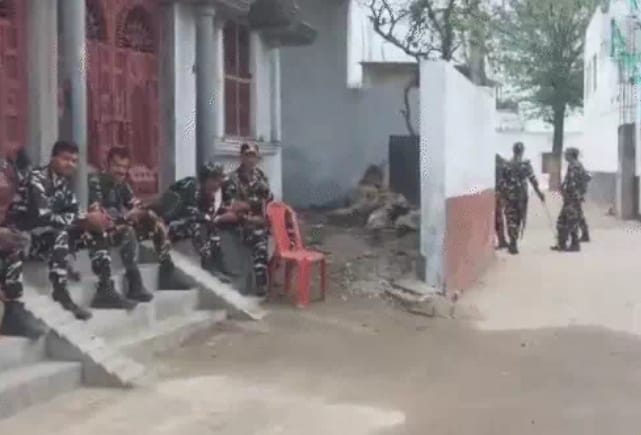 दो पक्षों के बीच झड़प में गहराया विवाद ; गांव में कैंप कर रही पुलिस