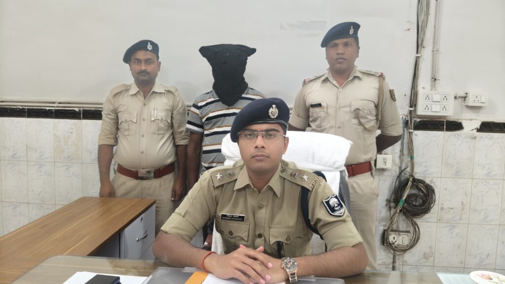 शराब माफियाओं से झड़प के बाद जिले के टॉप-5 में शामिल माफिया शंभू पटेल गिरफ्तार ; गिरफ्तारी के दौरान माफियाओं से हुई झड़प भी