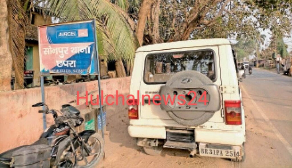 लूट का विरोध करने पर अपराधियों ने बैंक कर्मी को मारी गोली ; मोबाइल और पर्स लेकर फरार हुए बदमाश