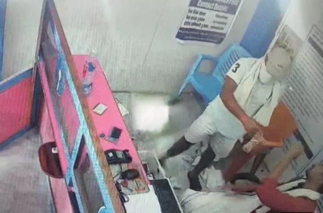 सीएसपी पर लूट करने पहुंचे अपराधी ; कैश नहीं मिला तो संचालक को लगे पीटने