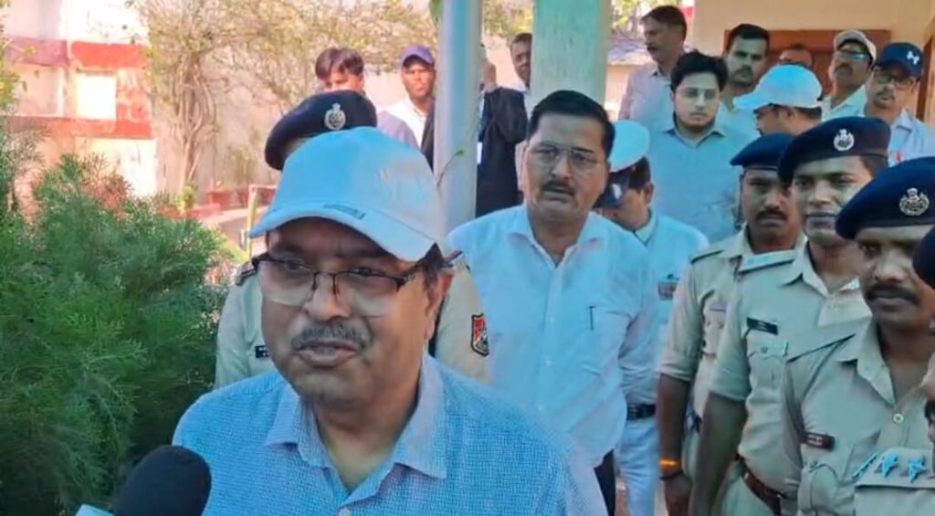 छपरा जंक्शन पर यात्री सुविधाओं को बनाया जायेगा बेहतर : डीआरएम