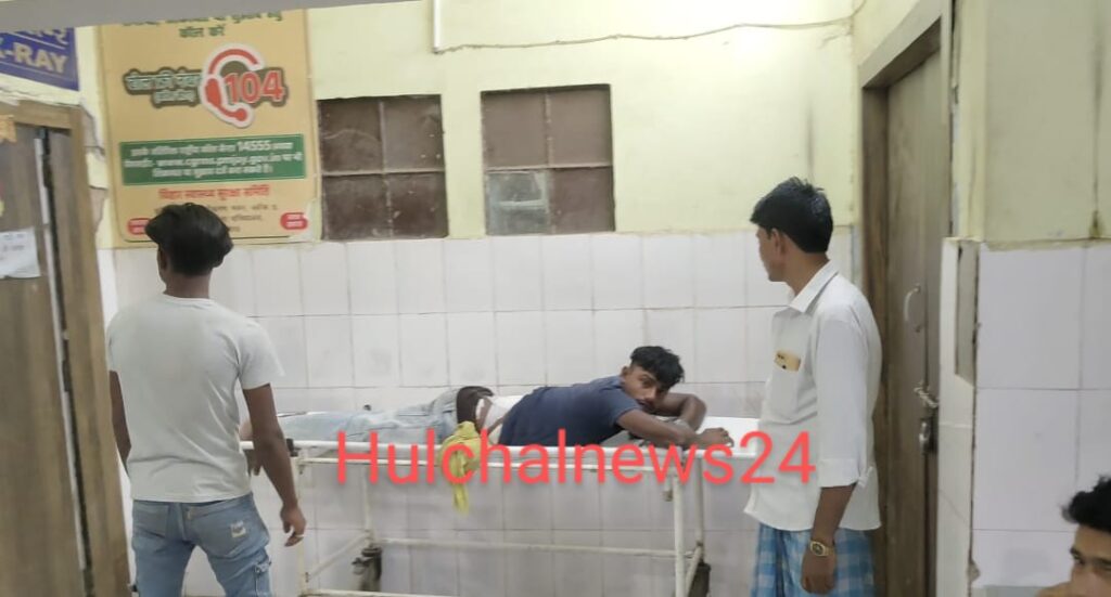 आपसी विवाद को लेकर हुई चाकूबाजी में आजाद को चाकू घोंप किया गंभीर ; रुपए छीनने का लगा आरोप