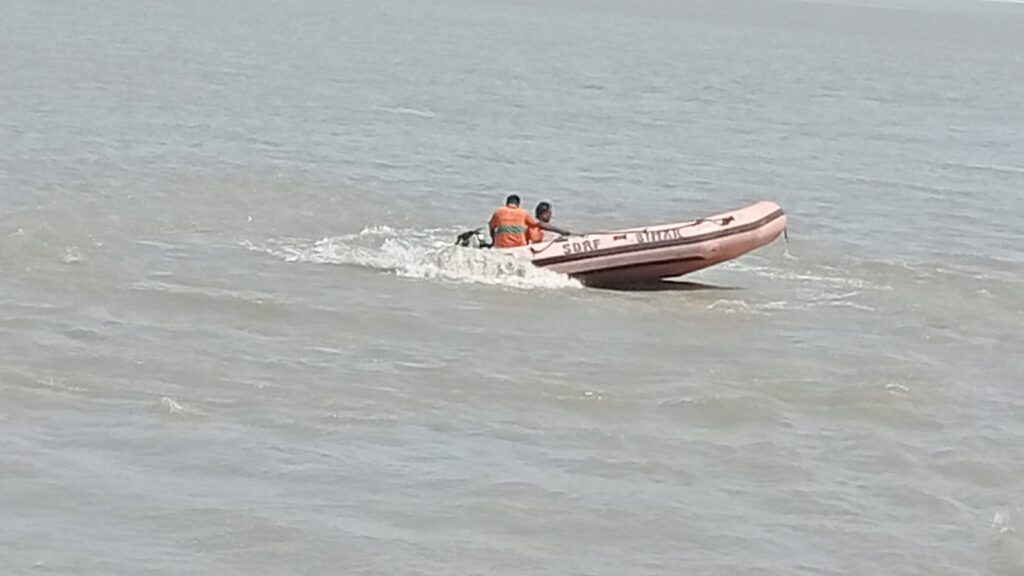 कालीघाट पर स्नान करने के दौरान एक युवक डूबा ; तलाश में जुटी एसडीआरएफ टीम