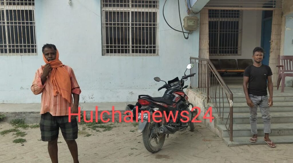 घर में घुसे थे चोरी करने महिला की टूट गई नींद तो अपराधियों ने गला काट सुला दिया मौत की नींद ; साथ सो रही बच्ची भी अनभिज्ञ