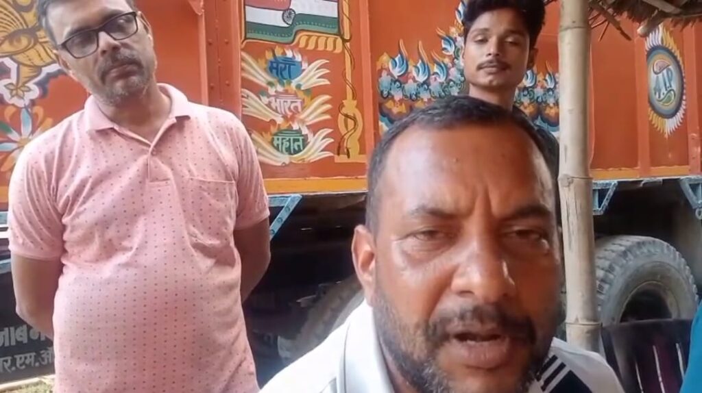 रजिस्ट्री कार्यालय में दलालों का कब्ज़ा ; पंचायत समिति सदस्य से 70 हजार की मांग, हंगामे के बाद हिरासत में लेकर छोड़ा गया