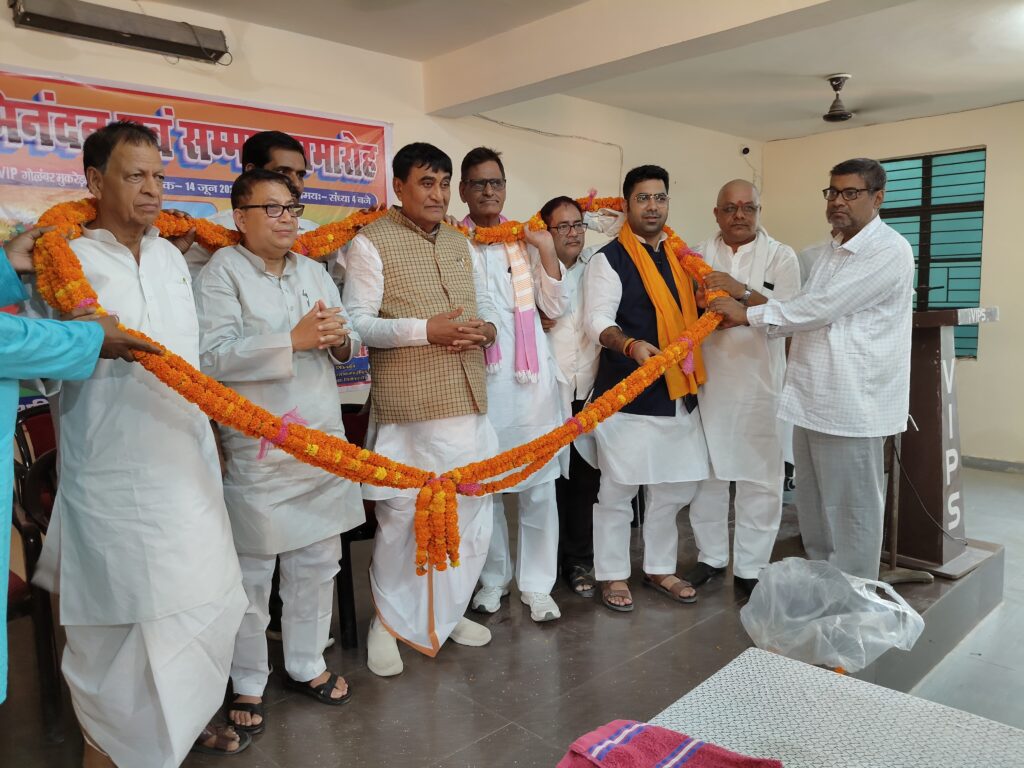 प्रखंड प्रमुख डॉ राहुल ने डॉ महाचंद्र सिंह व सलीम परवेज का किया अभिनंदन व सम्मान