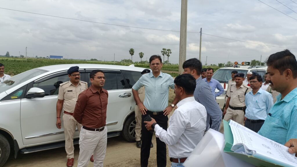 माणिकपुर-बाकरपुर भारतमाला परियोजना व दिघवारा अंतर्गत शेरपुर-दिघवारा रिंग रोड परियोजना के तहत चल रहे पथ/पुल निर्माण का पदाधिकारियों ने किया स्थलीय निरीक्षण