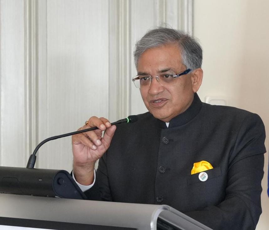 मतदाता सूची में नाम जुड़ने या संशोधन के 15 दिनों के भीतर मिलेगा पहचान पत्र : मुख्य निर्वाचन आयुक्त