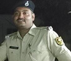 भ्रष्टाचार और लापरवाही में दोषी पाए गए पुलिस अवर निरीक्षक और चौकीदार निलंबित ; बालू माफियाओं से संबंध उजागर