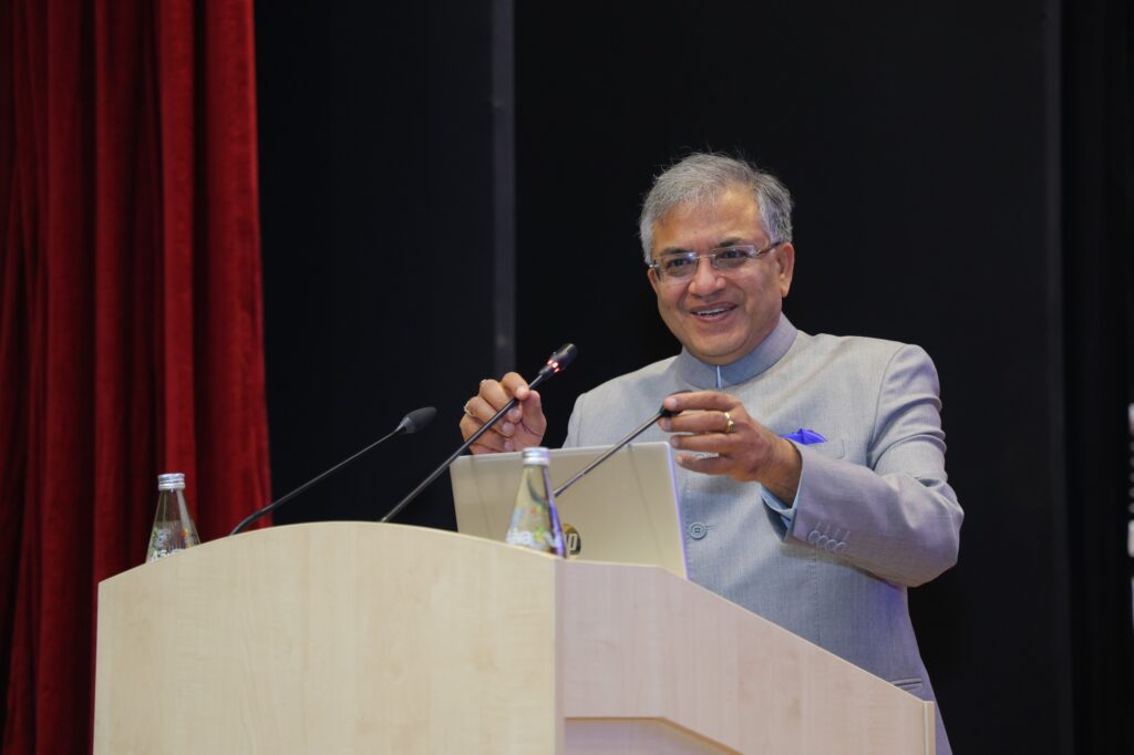 बिहार में विशेष गहन पुनरीक्षण शुरू करेगा निर्वाचन आयोग ; सभी पात्र नागरिकों के नाम मतदाता सूची में जोड़ने हेतु घर-घर जाकर सत्यापन होगा