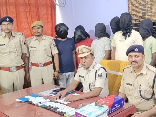 लोन दिलाने के नाम पर यह गिरोह लोगों से करता था फ्राड ; नौ साइबर अपराधी चढ़े पुलिस के हत्थे
