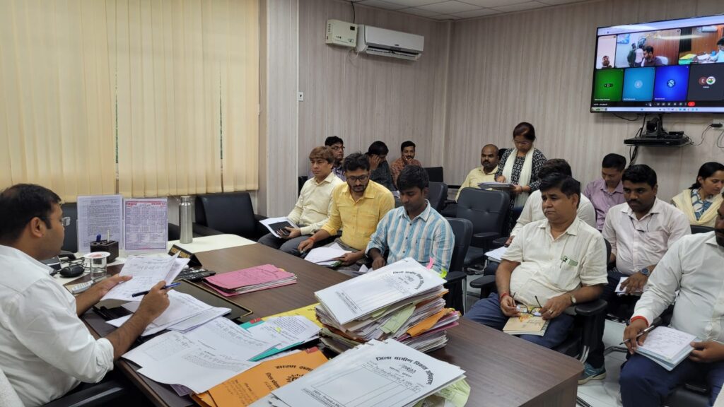सारण में संचालित सात निश्चय सहित सभी योजनाओं की उप विकास आयुक्त ने की समीक्षा