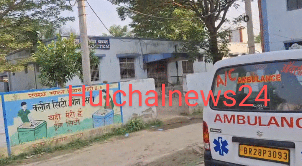 घर में घुसे प्रेमी ने पकड़ें जाने पर प्रेमिका के पिता को चाकू से मार कर मौत के घाट उतारा ; भाइयों पर भी किया जानलेवा हमला