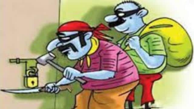 चोरों ने दो विद्यालय समेत घर के आभूषण पर भी कर दिया हाथ साफ ; बढ़ रही चोरी की घटनाओं से लोगों में भय