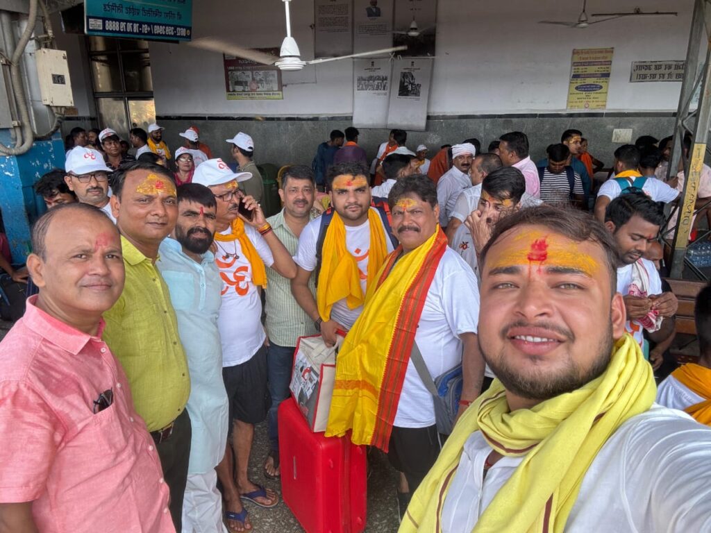 अमरनाथ यात्रियों का पहला जत्था रवाना ; ‘हर हर महादेव’ के जयघोष से गूंजा छपरा जंक्शन