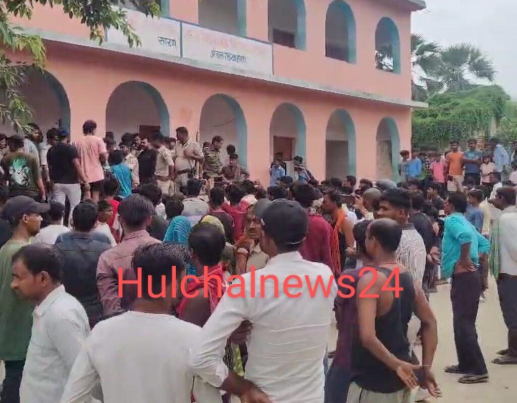 शिक्षक ने छात्राओं से किया अभद्र व्यवहार ; ग्रामीणों ने किया विद्यालय का घेराव तो पुलिस ने आरोपित शिक्षक को लिया हिरासत में