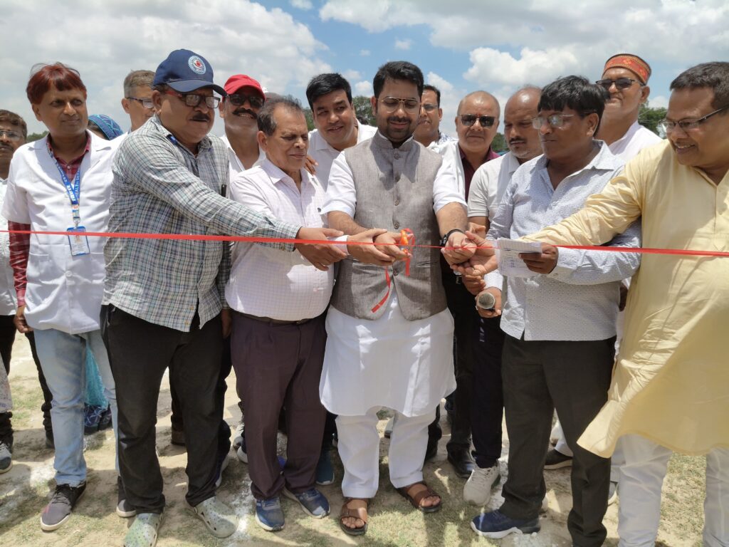 प्रखंड प्रमुख डॉ राहुल राज ने रिविलगंज प्रखंड के सेमरिया में किया भव्य मशाल कार्यक्रम का उद्घाटन