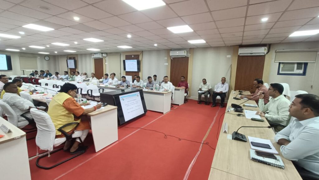 बूथ युक्तिकरण : दावा आपत्ति निराकरण के फलाफल पर जिलाधिकारी ने राजनैतिक दलों के साथ की चर्चा