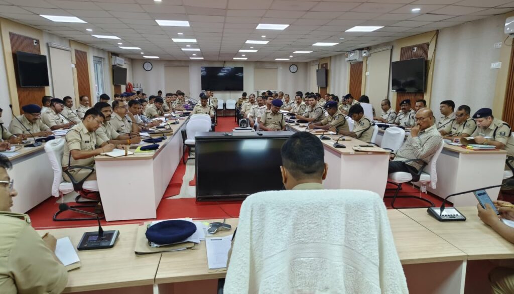 सारण में क्राइम कंट्रोल को ले एसएसपी ने क्राइम मीटिंग के दौरान सभी थानाध्यक्षों को दिये सख्त निर्देश